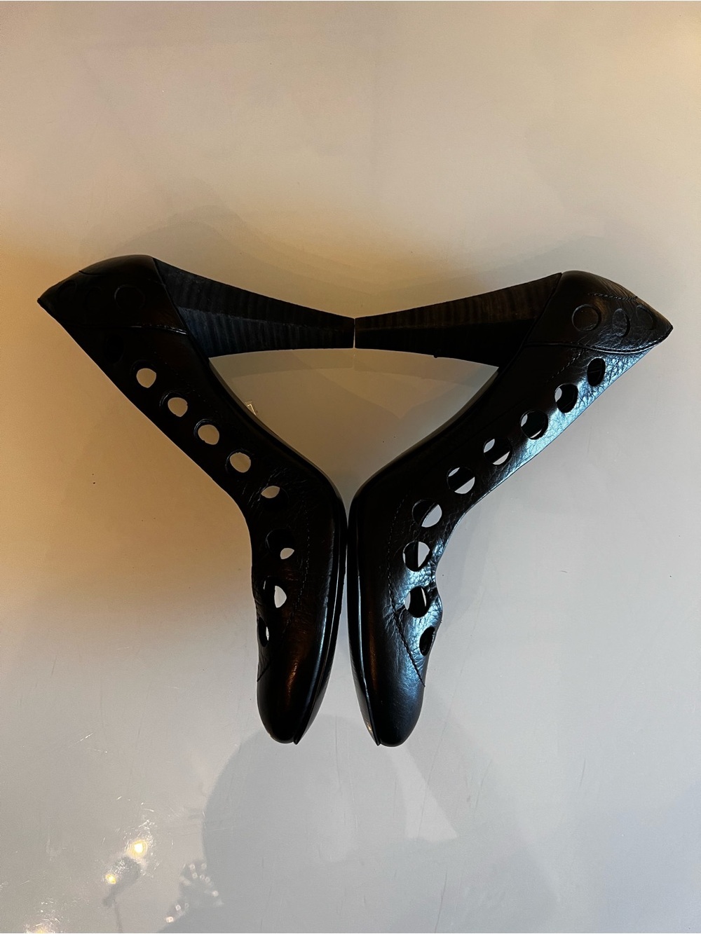 Nine West Black Leather Cutout Pumps Size 7 Round Toe Career Quiet Luxury - Picture 8 of 12